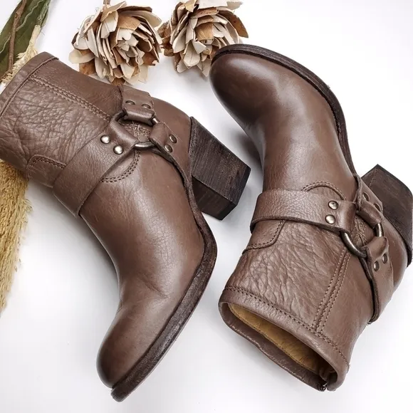 FRYE Brown Tan Distressed Heeled Leather Ankle Boots 5½ m