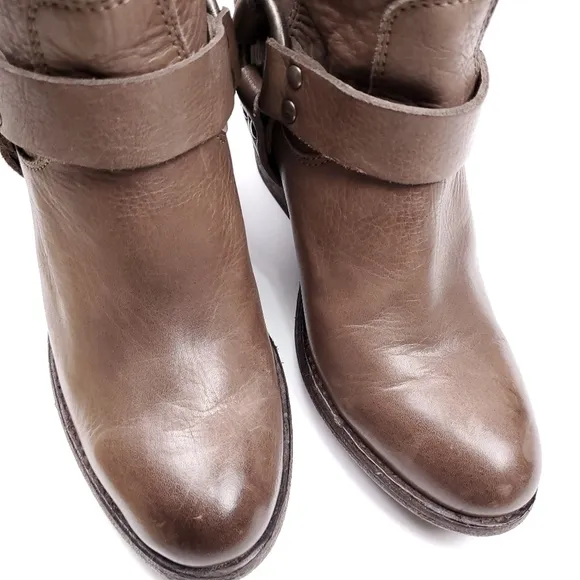 FRYE Brown Tan Distressed Heeled Leather Ankle Boots 5½ m