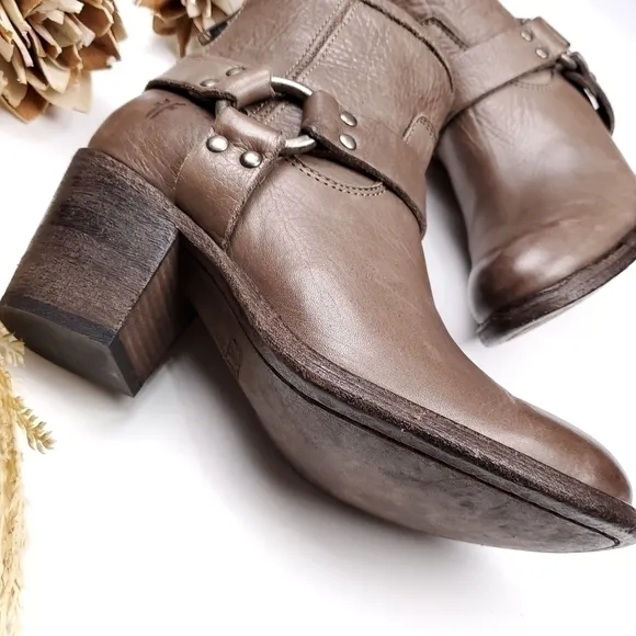 FRYE Brown Tan Distressed Heeled Leather Ankle Boots 5½ m