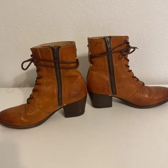 Frye Courtney Lace Up Cognac Brown Leather Heeled Combat Boots