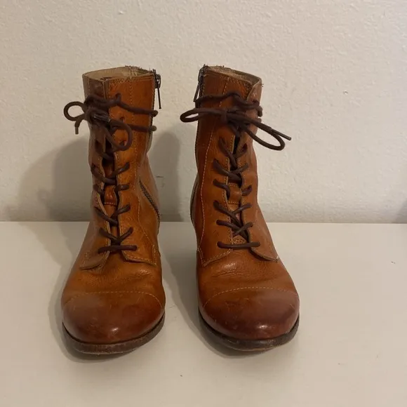 Frye Courtney Lace Up Cognac Brown Leather Heeled Combat Boots