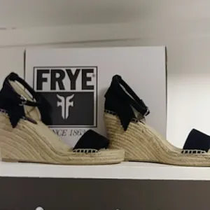 FRYE Espadrille Wedges, Black, Size 10 Fits like a 9.5