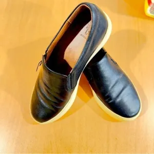 Frye Lena Black Leather Flats size 5.5