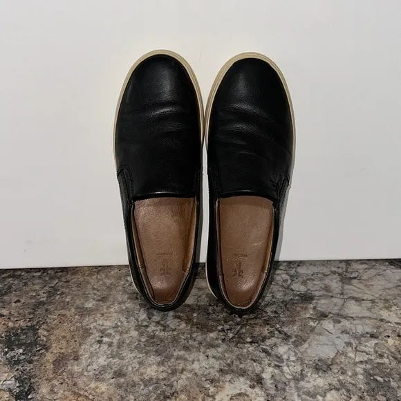 Frye Lena Black Leather Flats size 5.5