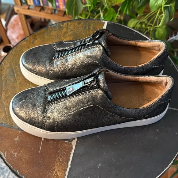 Frye Lena Metallic Leather Zip Sneakers size 8