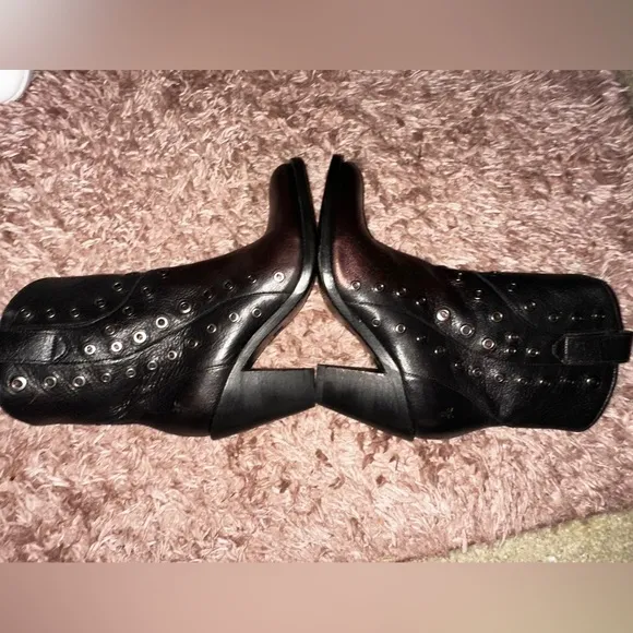 Frye Mustang Grommet Black and Red short Heeled Boots Western punk leather 7.5B