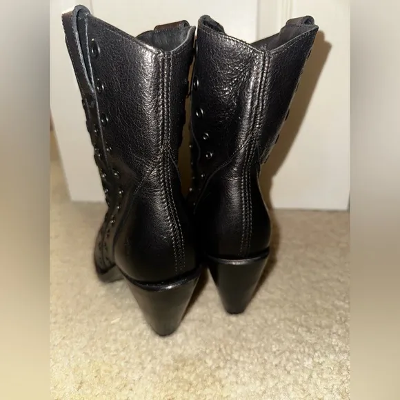 Frye Mustang Grommet Black and Red short Heeled Boots Western punk leather 7.5B