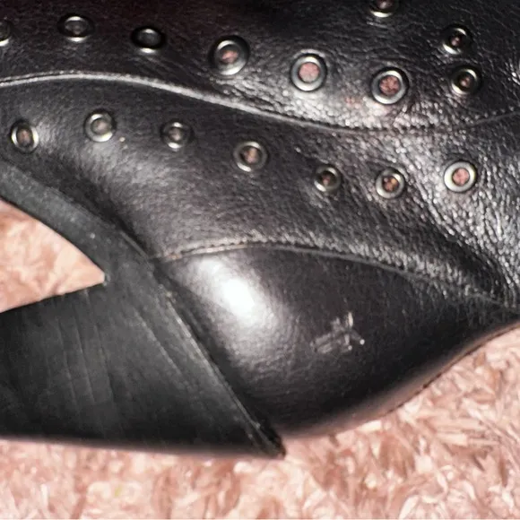 Frye Mustang Grommet Black and Red short Heeled Boots Western punk leather 7.5B