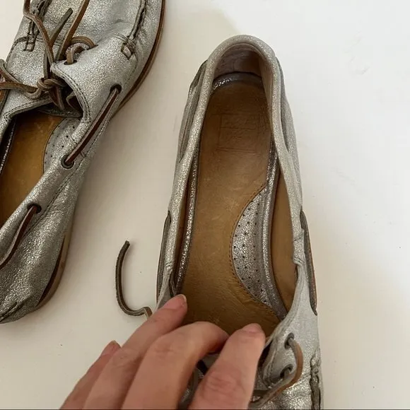 FRYE Quincy Tie Boat in Metallic Silver 10