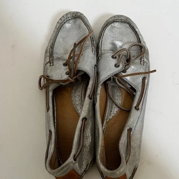 FRYE Quincy Tie Boat in Metallic Silver 10