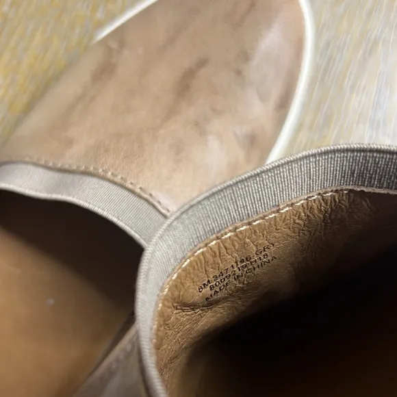 FRYE Tan Leather Flats 8