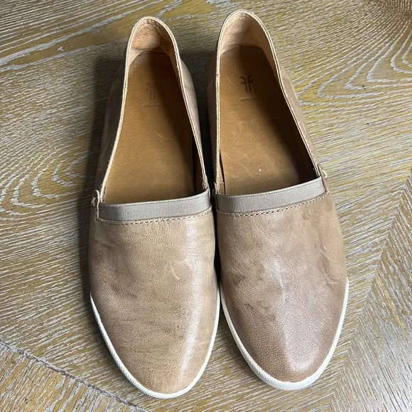 FRYE Tan Leather Flats 8