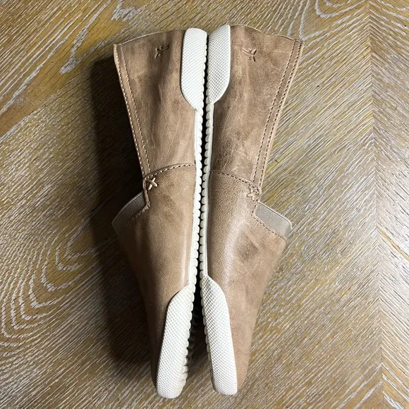 FRYE Tan Leather Flats 8