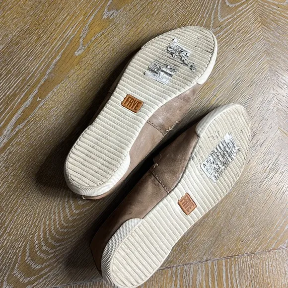 FRYE Tan Leather Flats 8