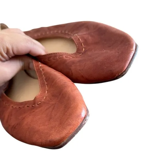 Frye Women's Leather Claire Flat Cognac