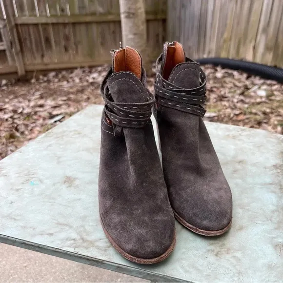 FRYE women's suede ankle heeled boots Sz 7.5