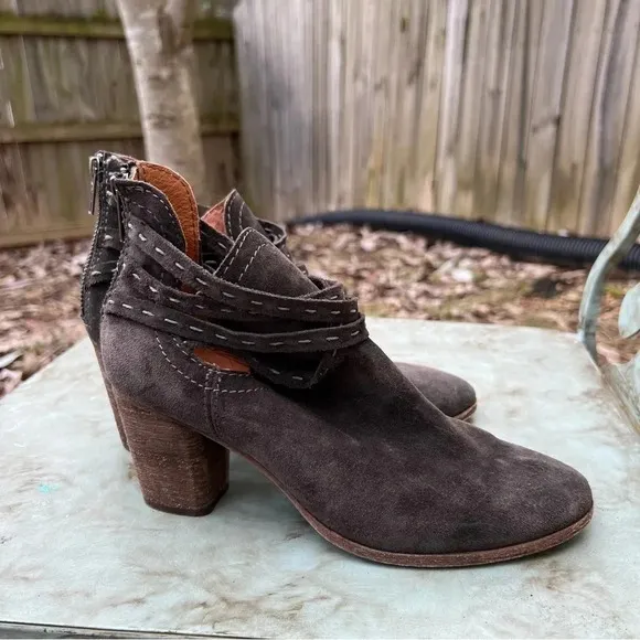 FRYE women's suede ankle heeled boots Sz 7.5