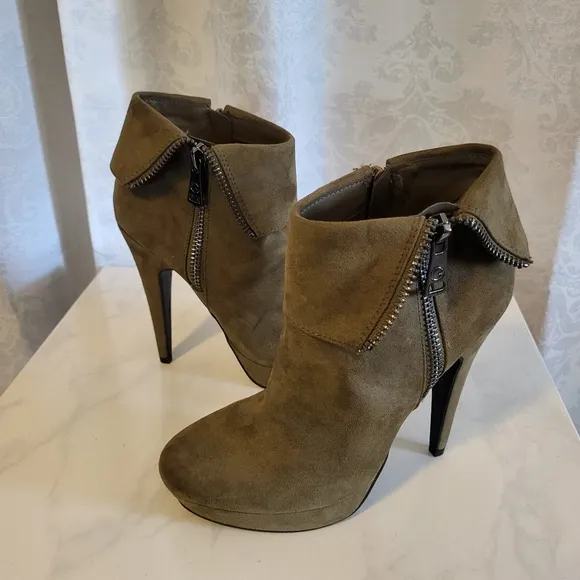 GBG Los Angeles Women Docker Faux Suede Stiletto Ankle Boots, Size 8.5m, Green