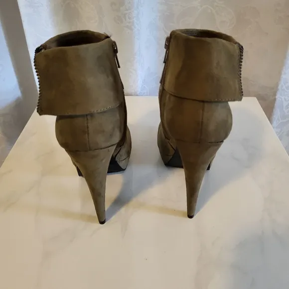 GBG Los Angeles Women Docker Faux Suede Stiletto Ankle Boots, Size 8.5m, Green