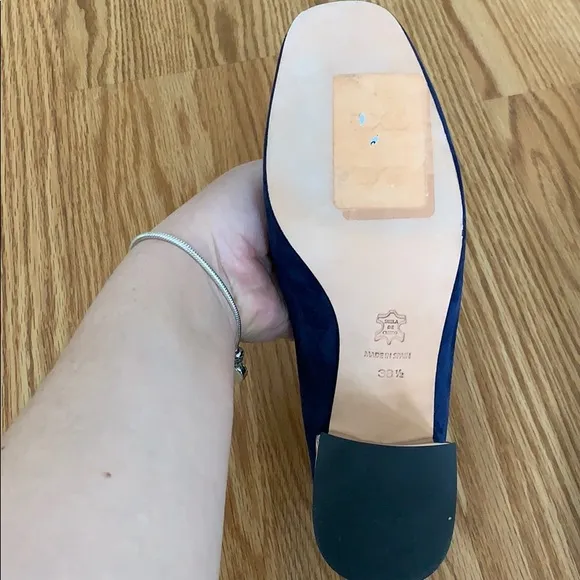 Get these gorgeous shoes for a steal price