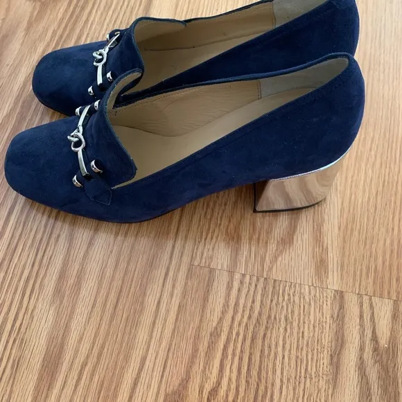 Get these gorgeous shoes for a steal price