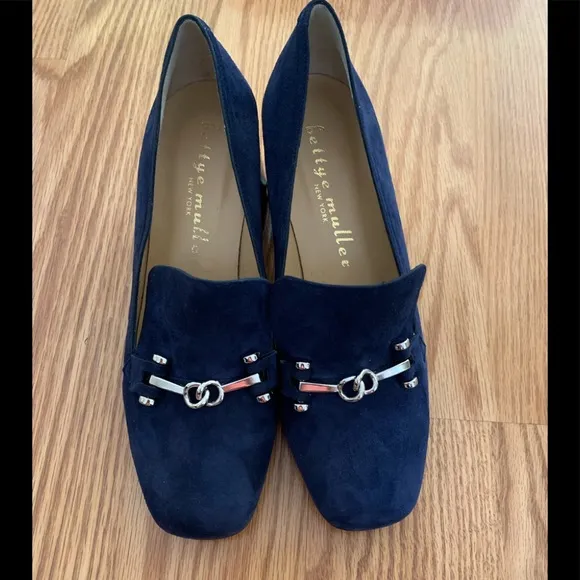 Get these gorgeous shoes for a steal price