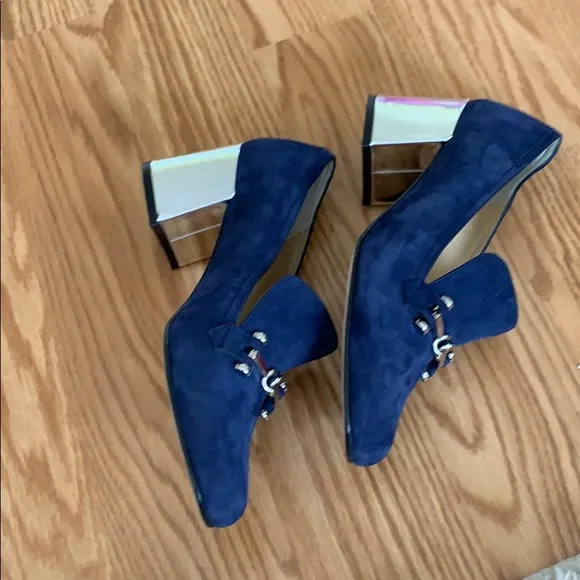 Get these gorgeous shoes for a steal price
