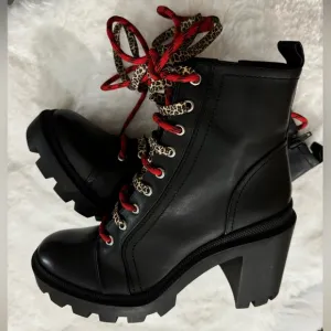 Gianni Bini Ryedderr Leopard Block Heel Combat Boots BlackRed LaceUp 10 NEW