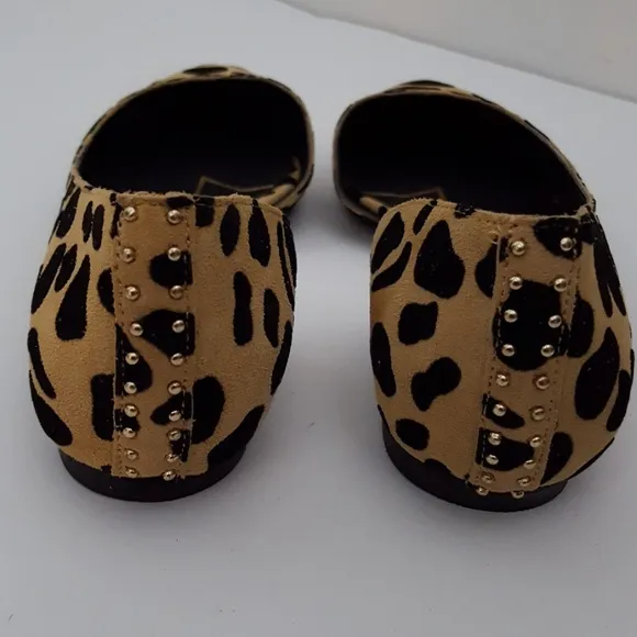 Gianni Bini Watch Out Wild Tan leather flats 8M