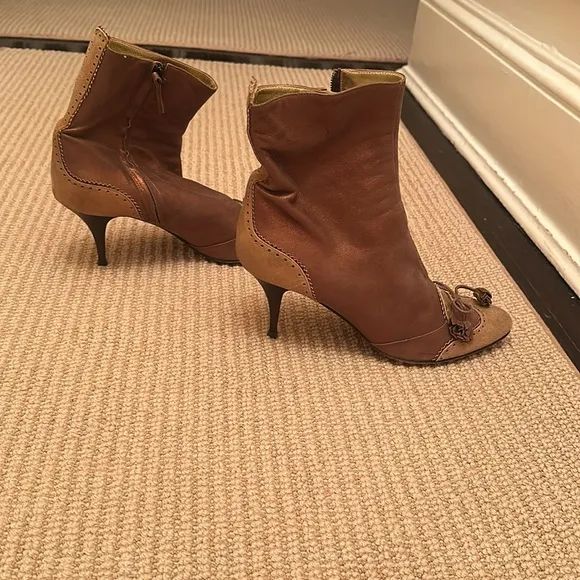 Giuseppe Zanotti 39.5 euc gold bronze hot heeled boots 9