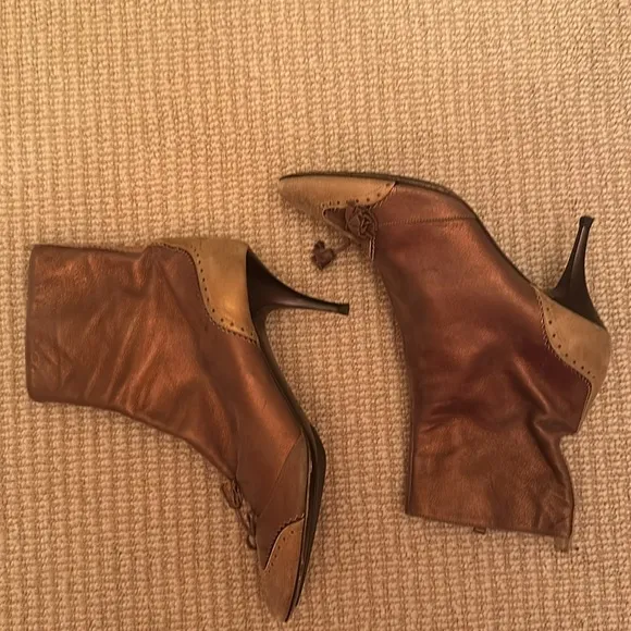 Giuseppe Zanotti 39.5 euc gold bronze hot heeled boots 9