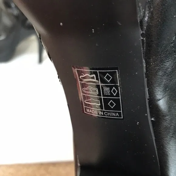 GOMAX Size 10 black knee high zippered boots