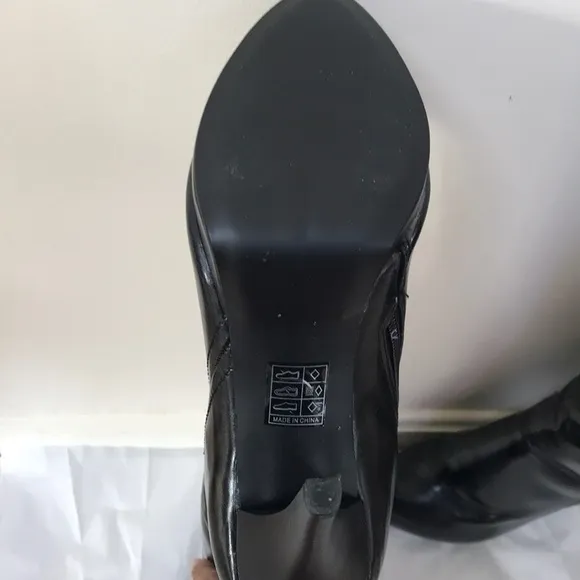 GOMAX Size 10 black knee high zippered boots