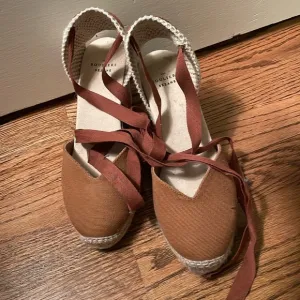 Gorgeous girly FEMME taupe tan Sezane espadrille wedges 38 🌞
