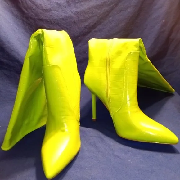 Green Simmi Normen Knee High Boots  ( BRAND NEW !!!! )