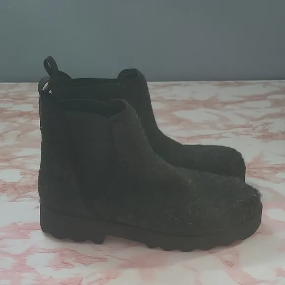 GUC Aerosoles Swallow Pull-on Gray Fabric Boots Sz 11M