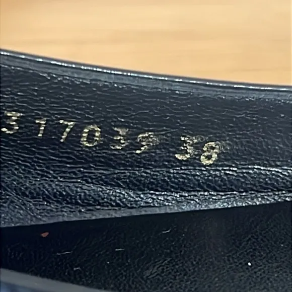 Gucci black patent leather flats size 8