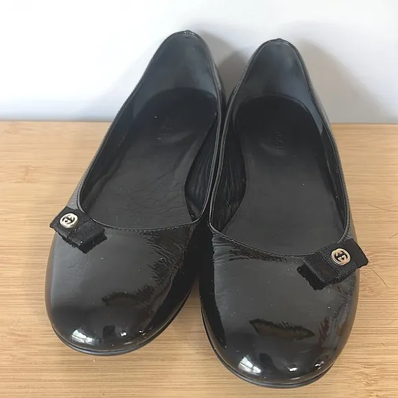 Gucci black patent leather flats size 8