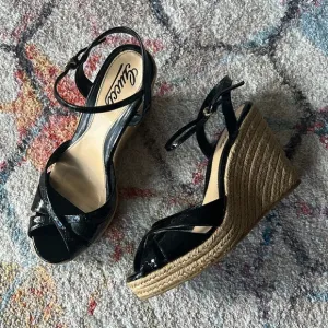 GUCCI GG Microguccissima Black Patent Leather Espadrille Wedges - 41.5
