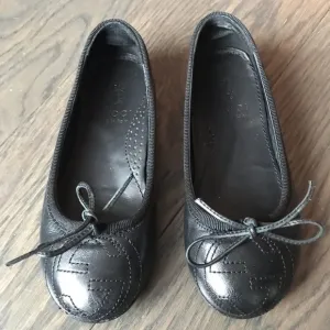 Gucci Girl Black Leather Ballerina Flats Shoes Size 10 27