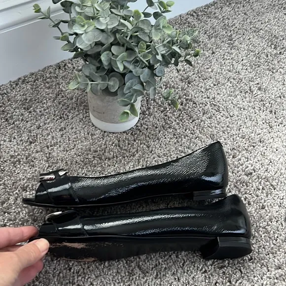Gucci ladies black patent leather flats