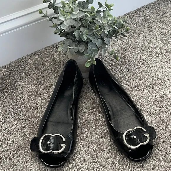 Gucci ladies black patent leather flats