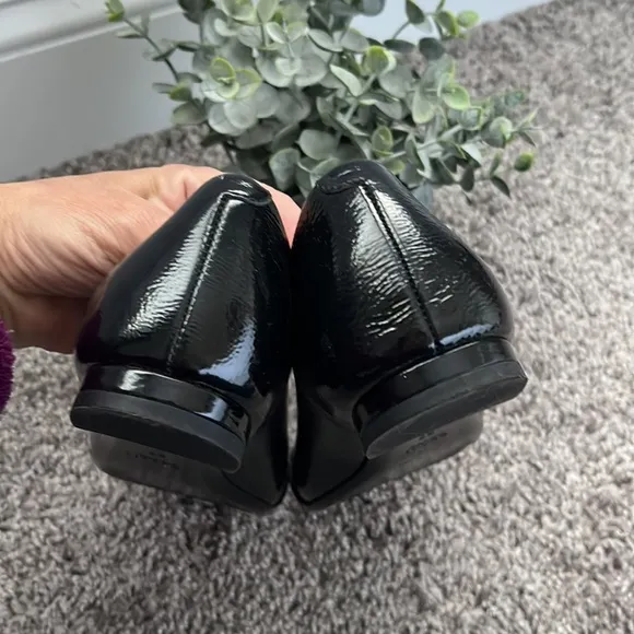 Gucci ladies black patent leather flats