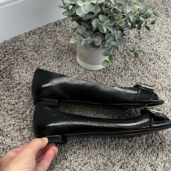 Gucci ladies black patent leather flats
