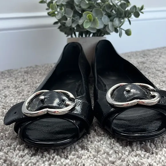 Gucci ladies black patent leather flats