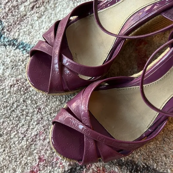 GUCCI Microguccissima GG Purple Patent Leather Espadrille Wedges - 37