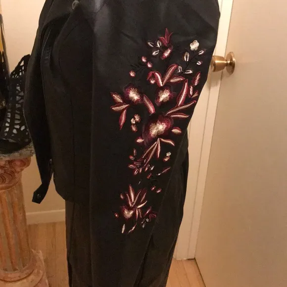 Guess jacket &amp; skirt 2 piece suit.