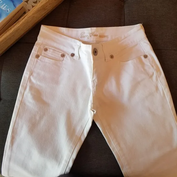 GUESS White Denim Straight Jeans from Italy - size 27