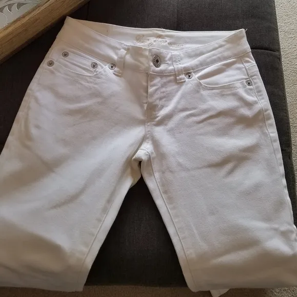 GUESS White Denim Straight Jeans from Italy - size 27