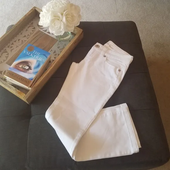 GUESS White Denim Straight Jeans from Italy - size 27